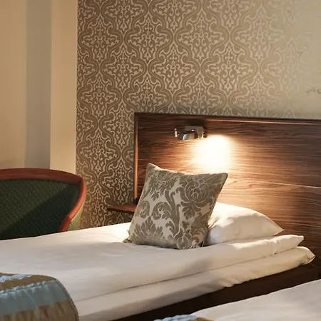 Hotel Fjalar 3*
